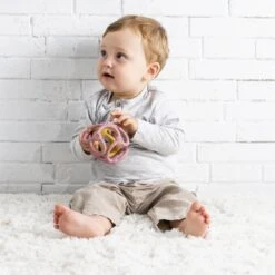 NATTOU Set De 2 Balles En Silicone Rose Et Jaune 10 NATTOU Set De 2 Balles En Silicone Rose Et Jaune -Nattou jo056176667 3