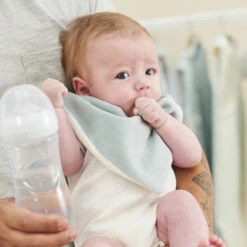 Lot De 2 Bavoirs Bandanas NATTOU Roméo, Jules & Sally -Nattou lot de 2 bavoirs bandanas nattou romeo jules sally 1 1